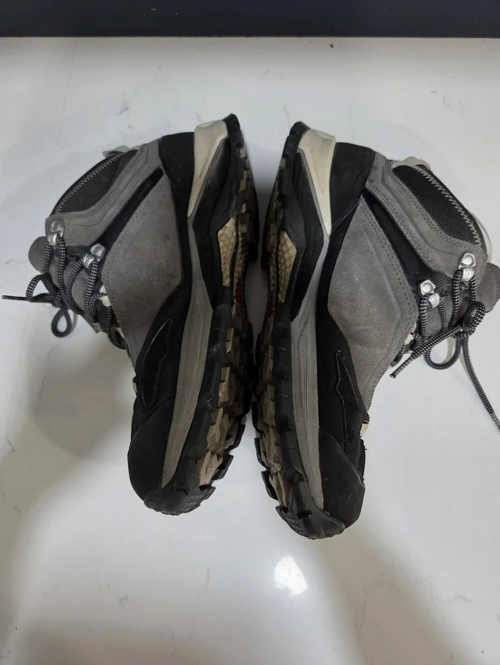 Quechua Men's Gray and Black Hiking Boots 500 Waterproof Size 9